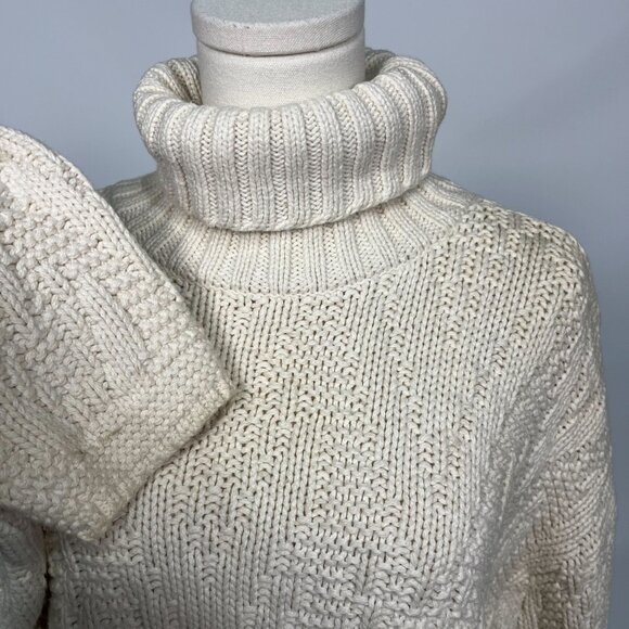 ✨ Tristan & Iseut Cream Turtleneck Sweater - Chic & Cozy Elegance! ✨ - Picture 3 of 4